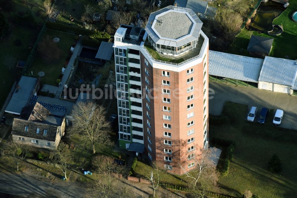 Luftbild Fürstenwalde/Spree - Hochhaus- Gebäude Wohnen im Wasserturm an der Turmstraße in Fürstenwalde/Spree im Bundesland Brandenburg