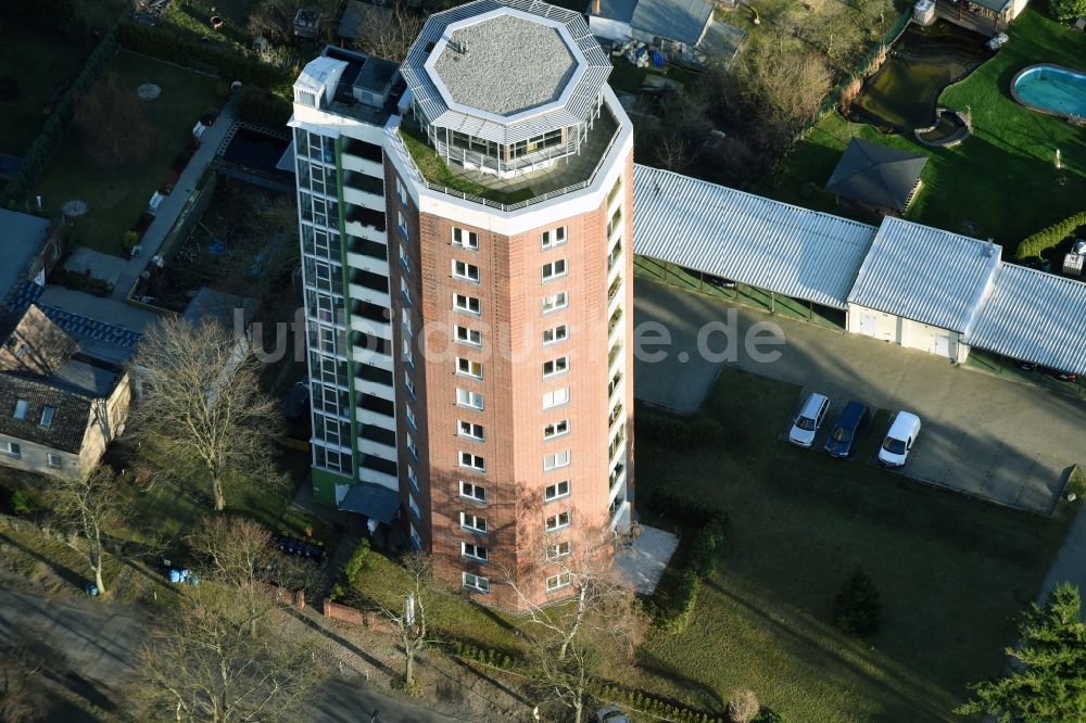 Luftaufnahme Fürstenwalde/Spree - Hochhaus- Gebäude Wohnen im Wasserturm an der Turmstraße in Fürstenwalde/Spree im Bundesland Brandenburg