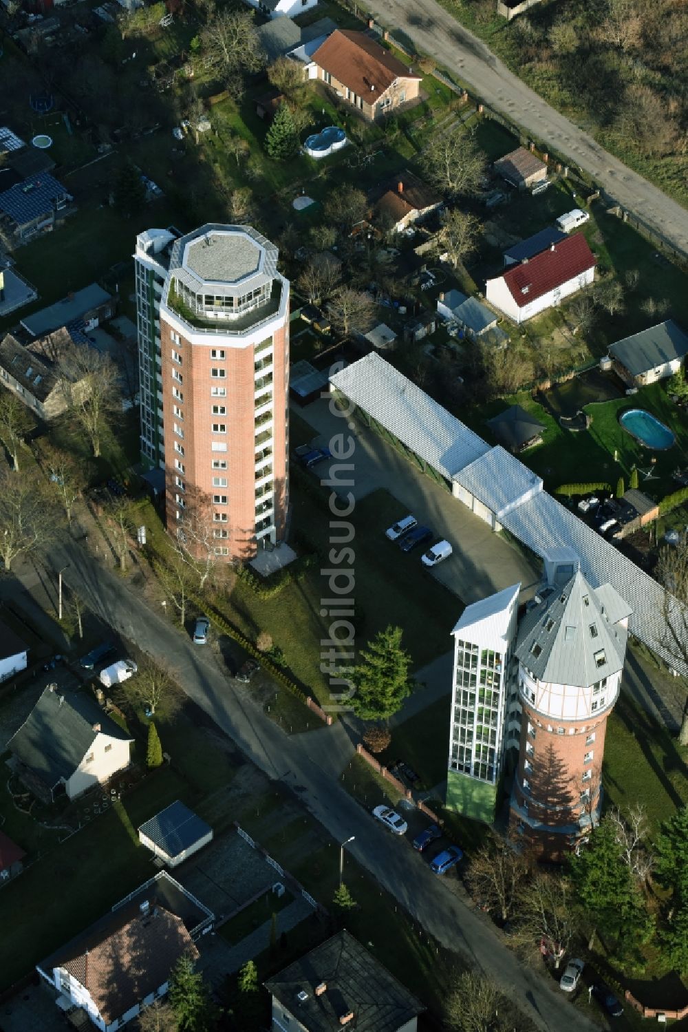 Fürstenwalde/Spree aus der Vogelperspektive: Hochhaus- Gebäude Wohnen im Wasserturm an der Turmstraße in Fürstenwalde/Spree im Bundesland Brandenburg