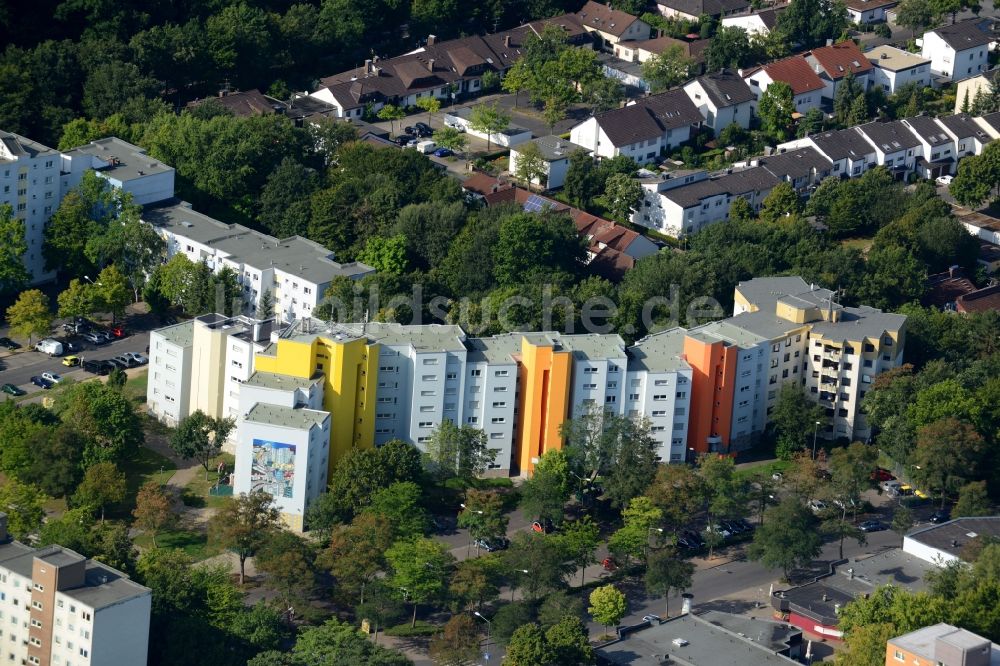 Offenbach am Main von oben - Hochhaus- Gebäude im Wohngebiet Bieber-Waldhof in Offenbach am Main im Bundesland Hessen