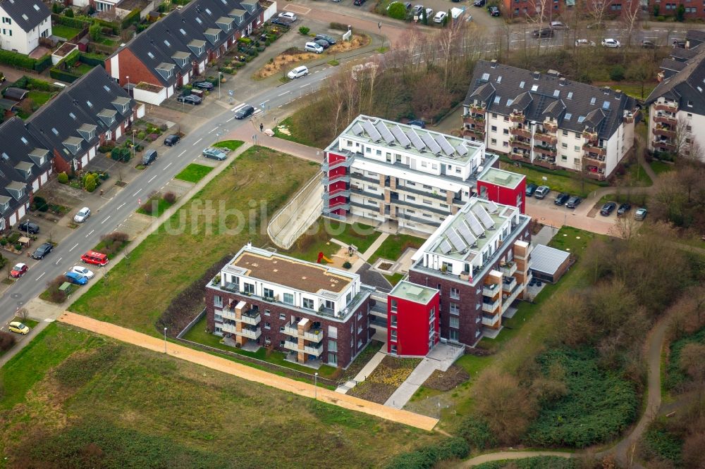 Mülheim an der Ruhr von oben - Hochhaus- Gebäude im Wohngebiet Brüsseler Allee im Stadtteil Saarn in Mülheim an der Ruhr im Bundesland Nordrhein-Westfalen