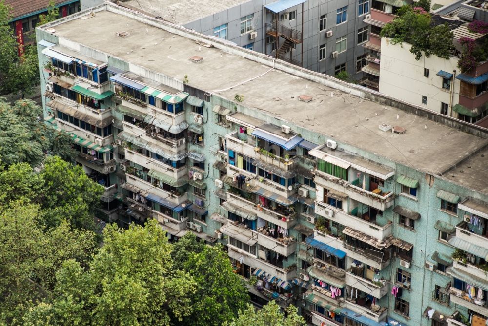 Chengdu Shi von oben - Hochhaus- Gebäude im Wohngebiet in Chengdu Shi in Sichuan Sheng, China