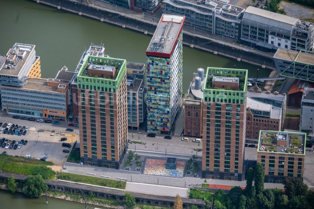 Düsseldorf von oben - Hochhaus- Gebäude im Wohngebiet Düsseldorfer Heimathafen des Projekts WIN WIN in Düsseldorf im Bundesland Nordrhein-Westfalen, Deutschland