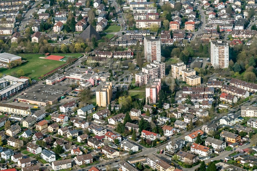 Luftaufnahme Emmendingen - Hochhaus- Gebäude im Wohngebiet Emmendingen Süd in Emmendingen im Bundesland Baden-Württemberg, Deutschland