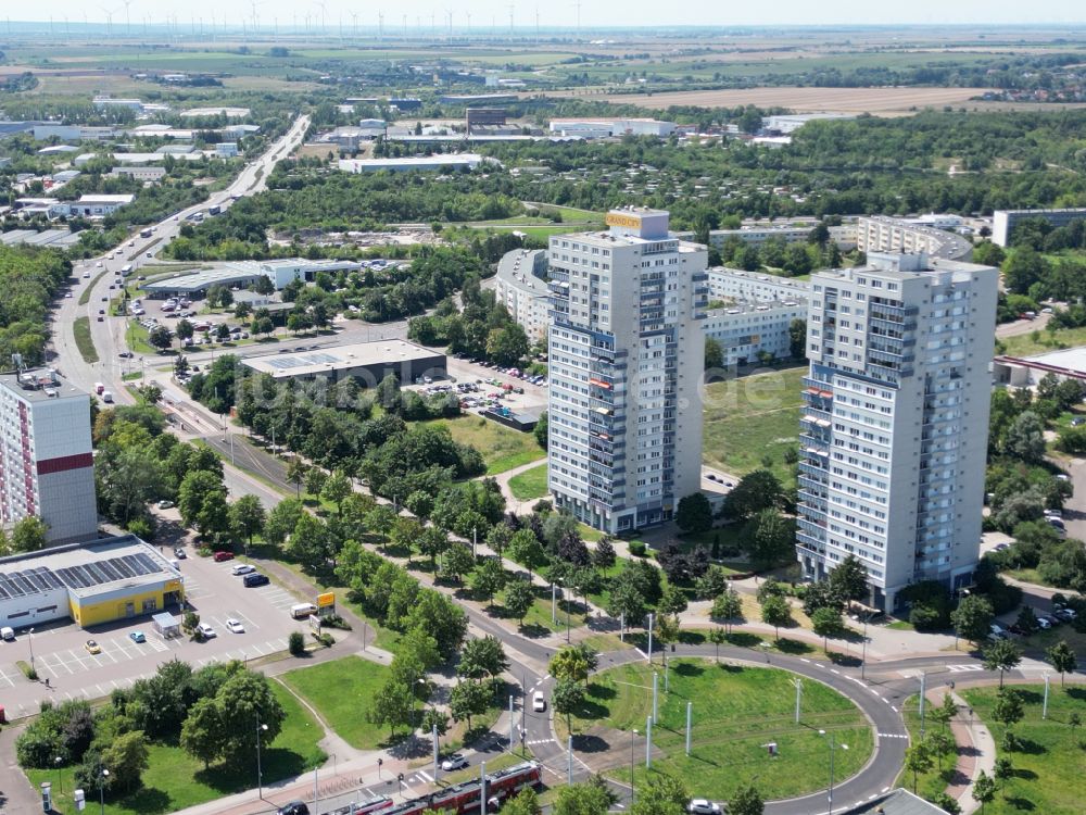 Luftbild Halle (Saale) - Hochhaus- Gebäude im Wohngebiet Göttinger Bogen in Halle (Saale) im Bundesland Sachsen-Anhalt, Deutschland