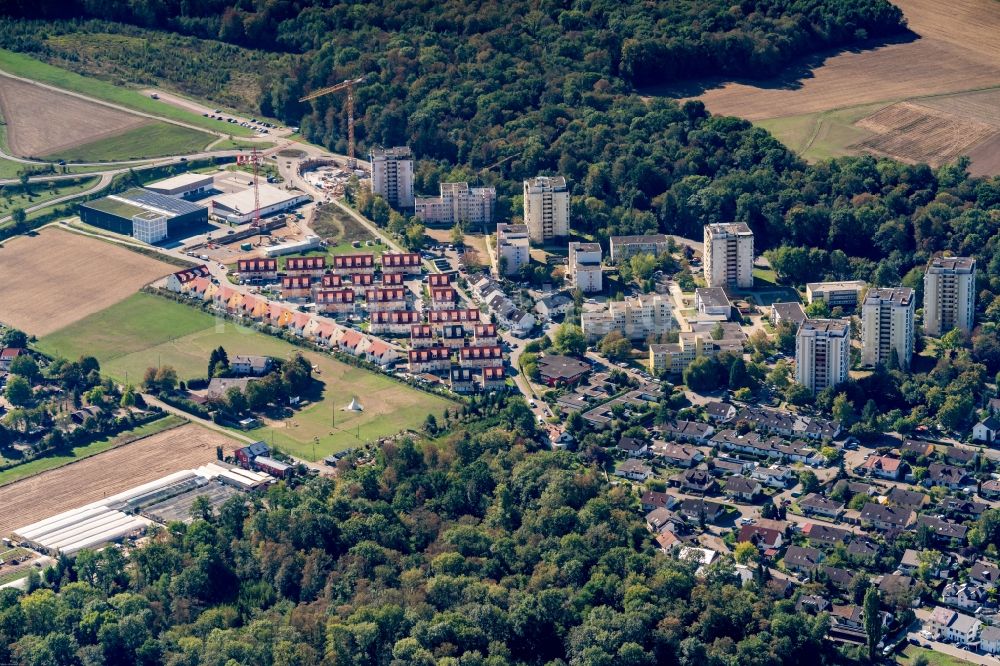 Luftbild Umkirch - Hochhaus- Gebäude im Wohngebiet Hauptstraße - Feldbergstraße in Umkirch im Bundesland Baden-Württemberg, Deutschland