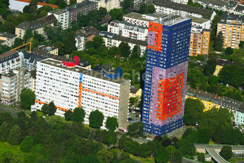 Köln aus der Vogelperspektive: Hochhaus- Gebäude im Wohngebiet Herkules-Hochhaus an der Graeffstrasse in Köln im Bundesland Nordrhein-Westfalen, Deutschland