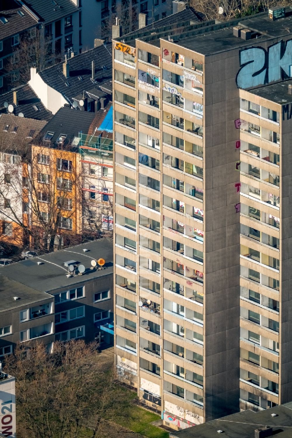 Dortmund von oben - Hochhaus- Gebäude im Wohngebiet an der Kielstraße in Dortmund im Bundesland Nordrhein-Westfalen