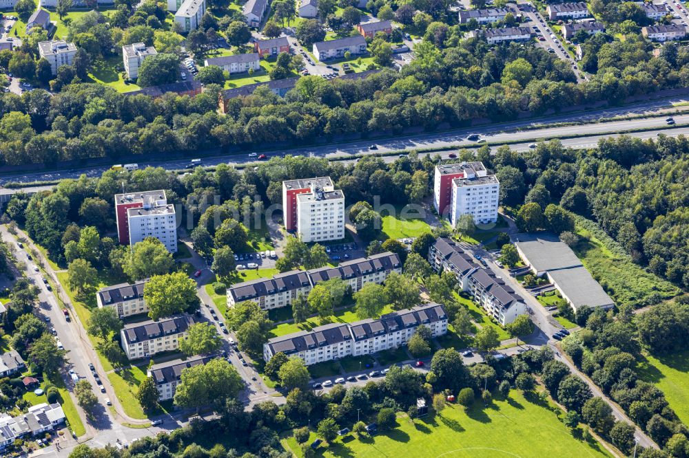 Luftbild Krefeld - Hochhaus- Gebäude im Wohngebiet in Krefeld im Bundesland Nordrhein-Westfalen, Deutschland