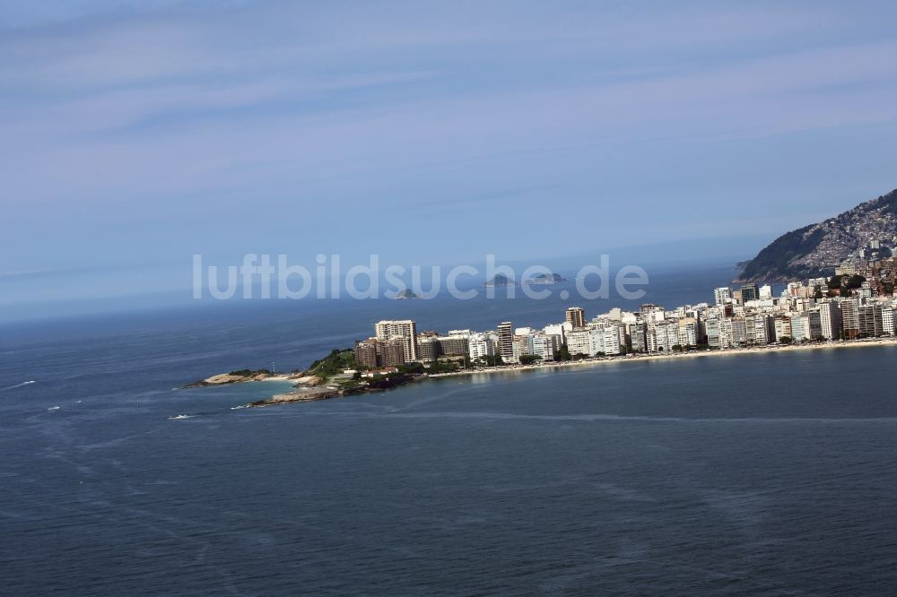 Luftaufnahme Rio de Janeiro - Hochhaus- Gebäude im Wohngebiet am Küstenbereich in Rio de Janeiro in Rio de Janeiro, Brasilien