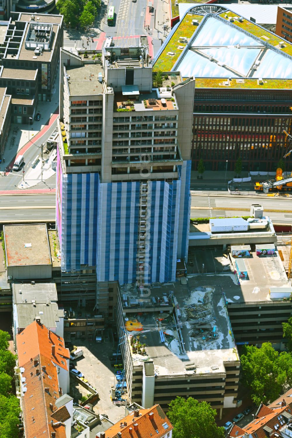 Luftbild Hannover - Hochhaus- Gebäude im Wohngebiet Lister Tor - Bredero-Hochhaus in Hannover im Bundesland Niedersachsen, Deutschland