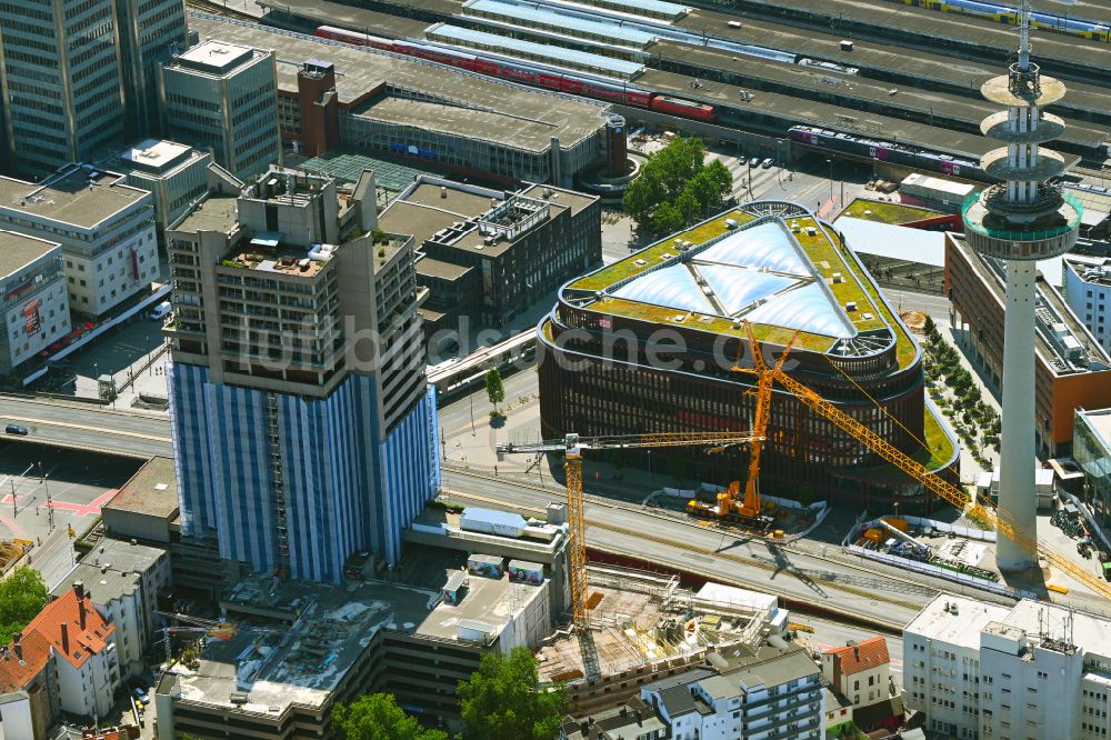 Luftaufnahme Hannover - Hochhaus- Gebäude im Wohngebiet Lister Tor - Bredero-Hochhaus in Hannover im Bundesland Niedersachsen, Deutschland