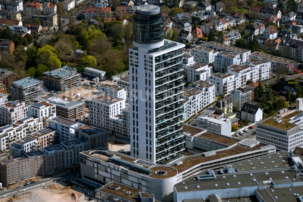 Frankfurt am Main aus der Vogelperspektive: Hochhaus- Gebäude im Wohngebiet Neuer Henninger-Turm in Frankfurt am Main im Bundesland Hessen, Deutschland