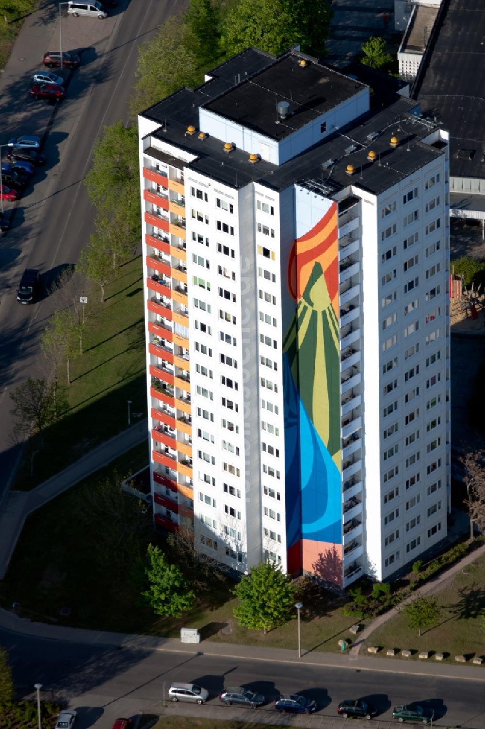 Luftaufnahme Erfurt - Hochhaus- Gebäude im Wohngebiet im Ortsteil Moskauer Platz in Erfurt im Bundesland Thüringen, Deutschland