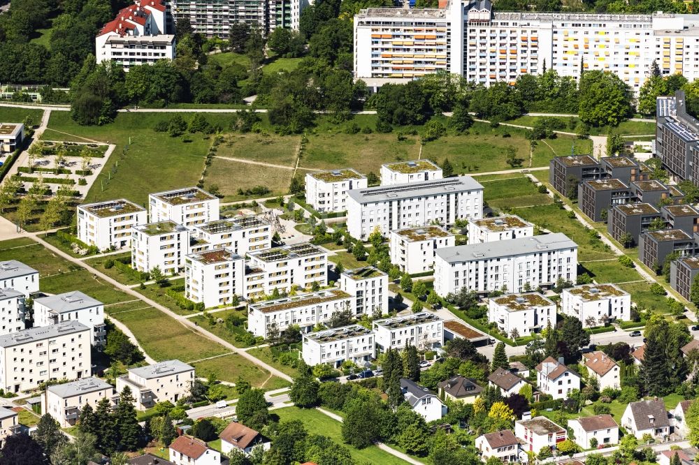 München von oben - Hochhaus- Gebäude im Wohngebiet an der Schröfelhofstr in München im Bundesland Bayern, Deutschland