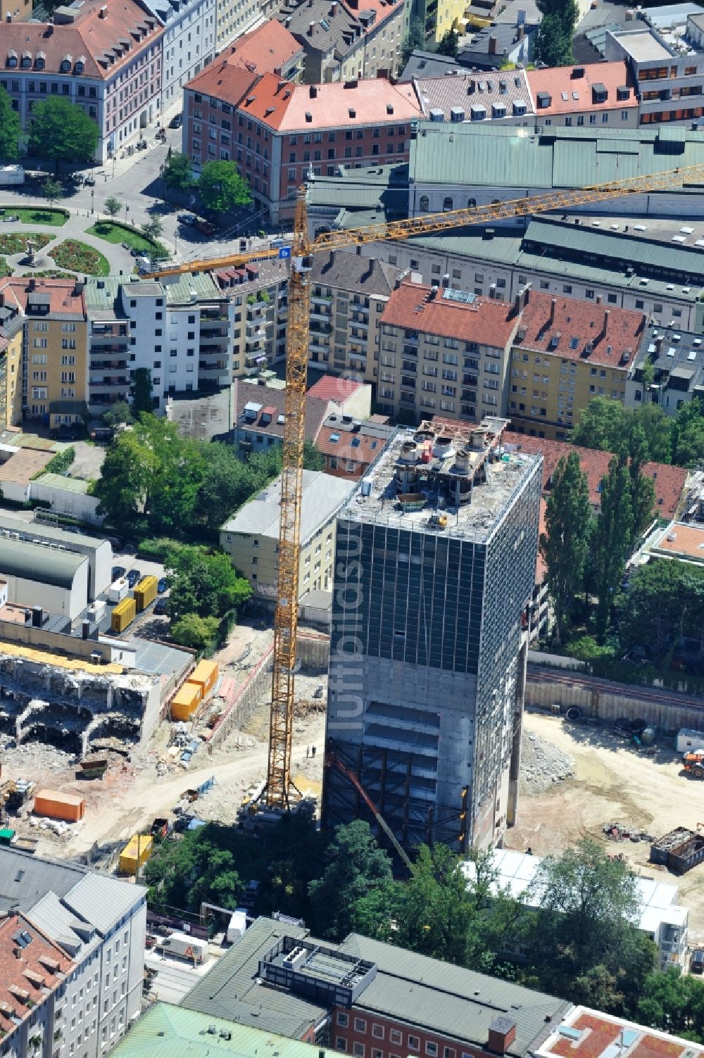 München von oben - Hochhaus- Gebäude im Wohngebiet The Seven in München im Bundesland Bayern, Deutschland