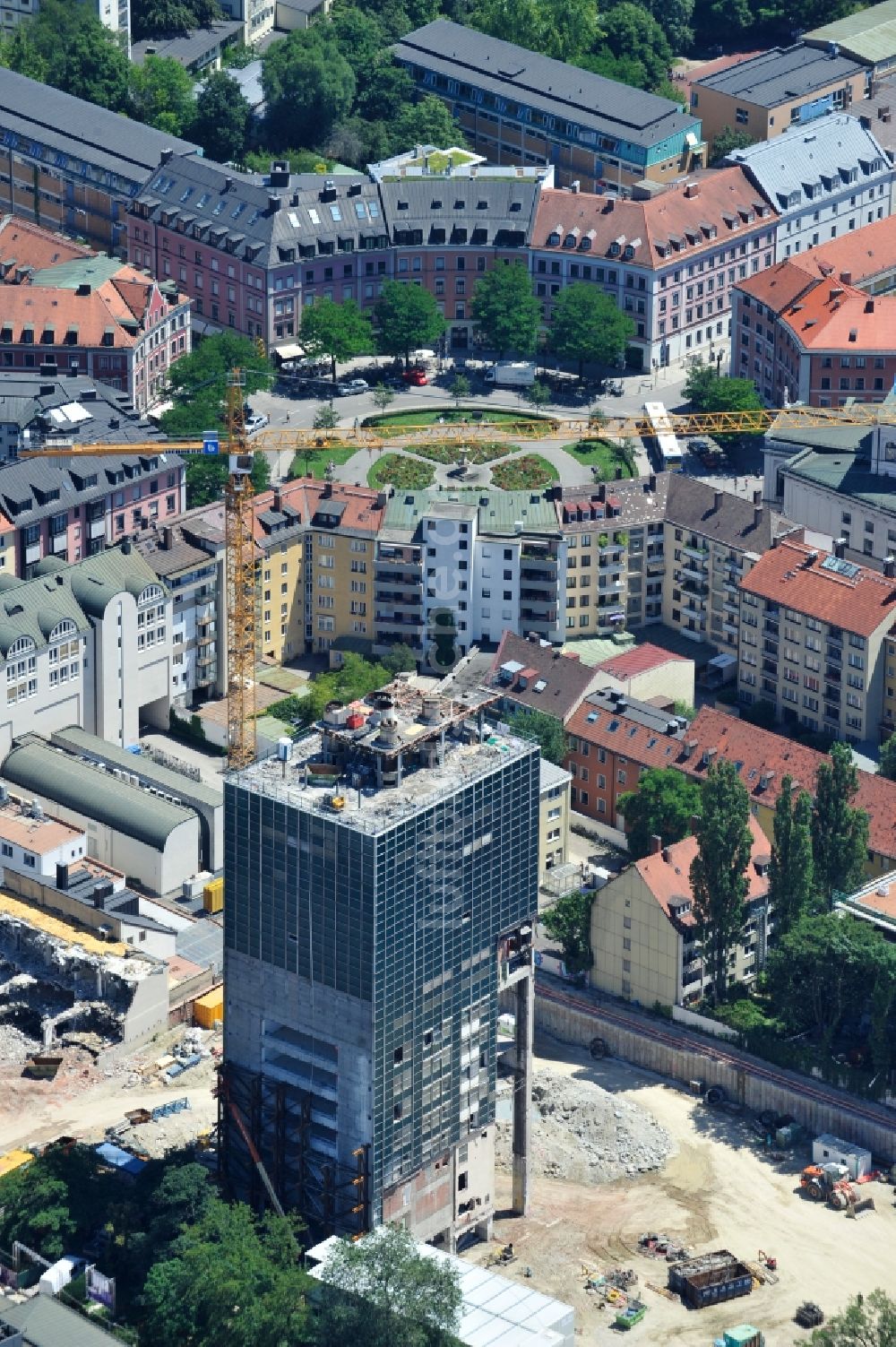 Luftbild München - Hochhaus- Gebäude im Wohngebiet The Seven in München im Bundesland Bayern, Deutschland