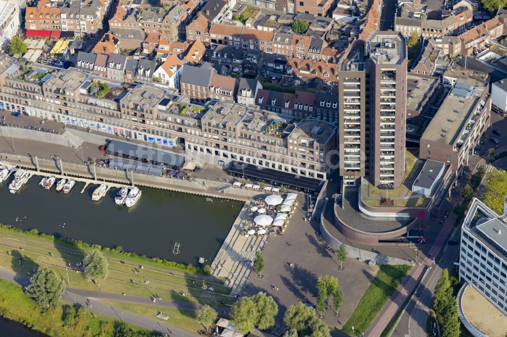 Luftaufnahme Venlo - Hochhaus- Gebäude im Wohngebiet in Venlo in Limburg, Niederlande