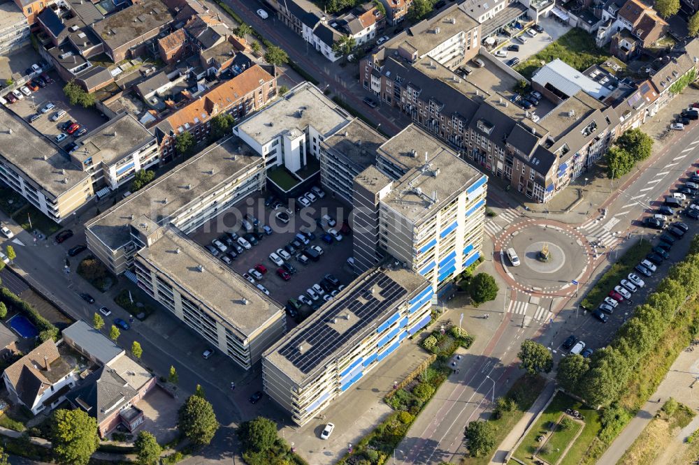 Luftaufnahme Venlo - Hochhaus- Gebäude im Wohngebiet in Venlo in Limburg, Niederlande