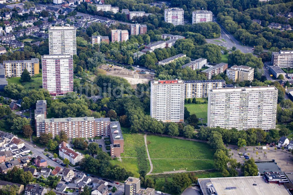 Hochheide von oben - Hochhaus- Gebäude im Wohngebiet Weißer Riese in Duisburg im Bundesland Nordrhein-Westfalen, Deutschland