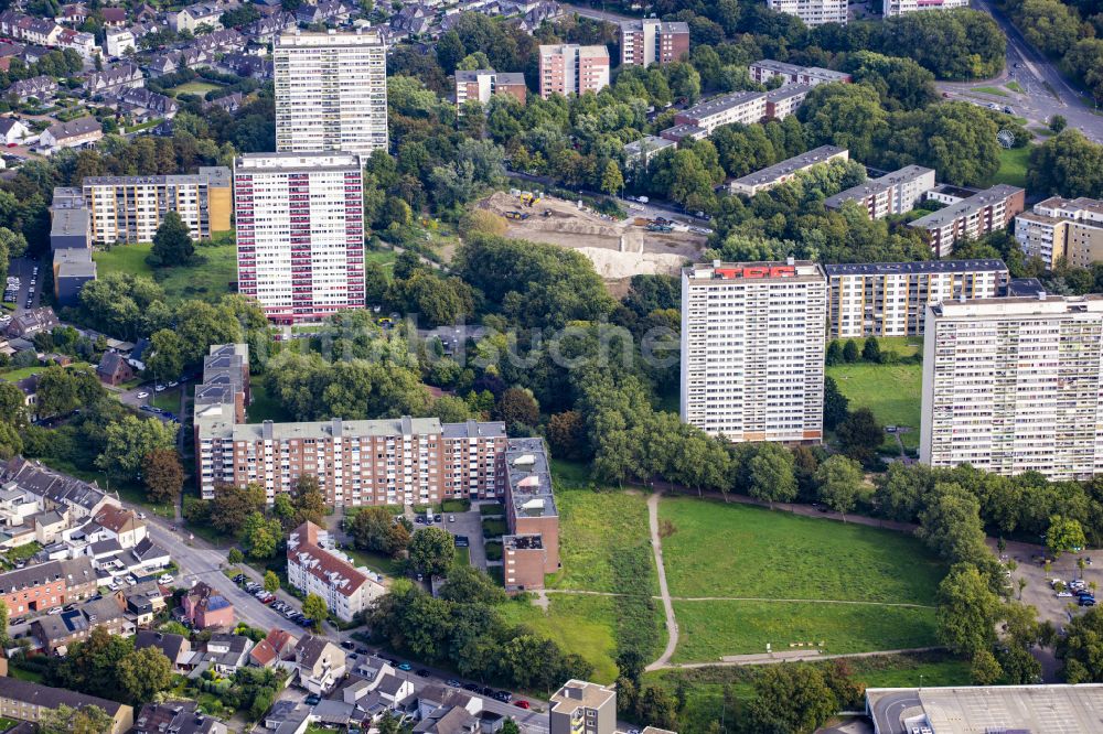 Hochheide aus der Vogelperspektive: Hochhaus- Gebäude im Wohngebiet Weißer Riese in Duisburg im Bundesland Nordrhein-Westfalen, Deutschland