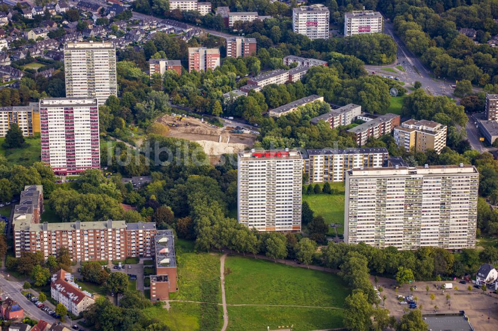 Luftbild Hochheide - Hochhaus- Gebäude im Wohngebiet Weißer Riese in Duisburg im Bundesland Nordrhein-Westfalen, Deutschland