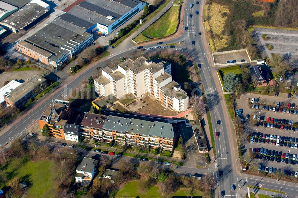 Moers aus der Vogelperspektive: Hochhaus- Gebäude im Wohngebiet zwischen Klever Straße, Rheinberger Straße und Betanienstraße in Moers im Bundesland Nordrhein-Westfalen