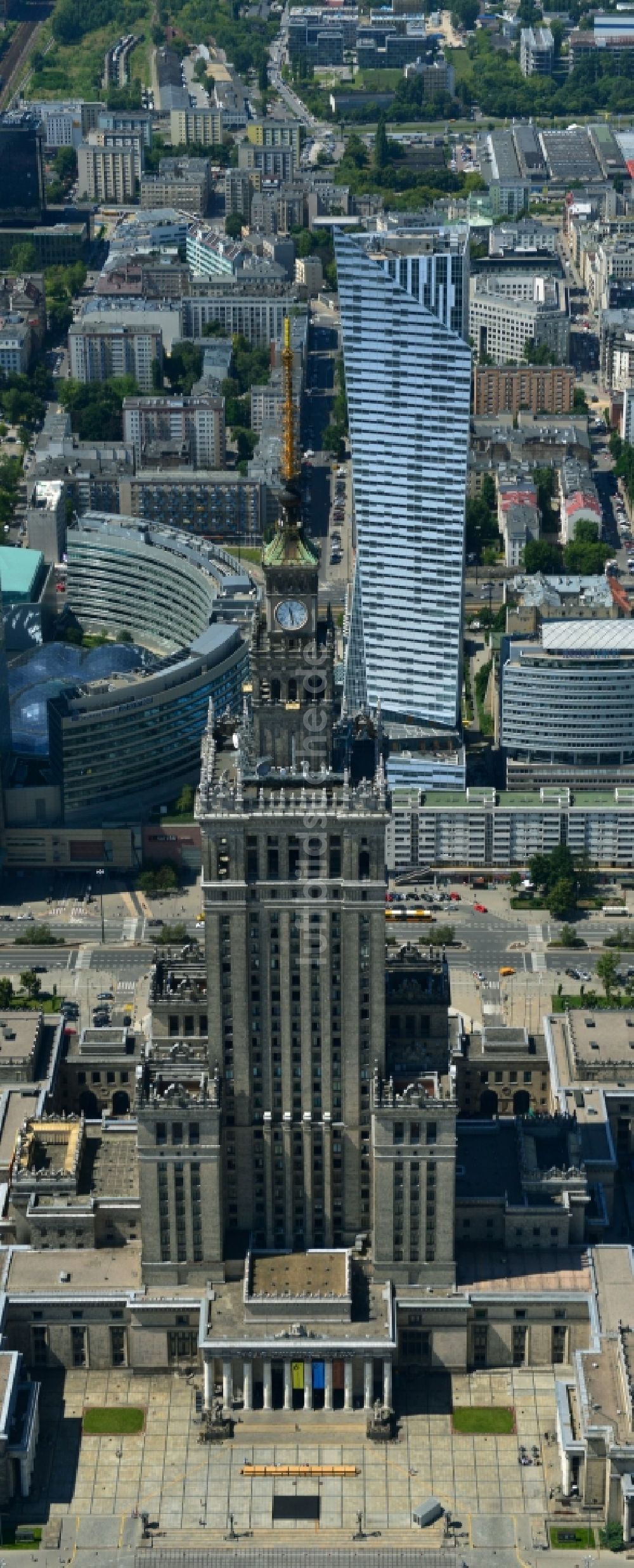 Luftbild Warschau - Hochhaus- Gebäudekomplex des Kultur- und Wissenschaftspalast in Warschau in Polen