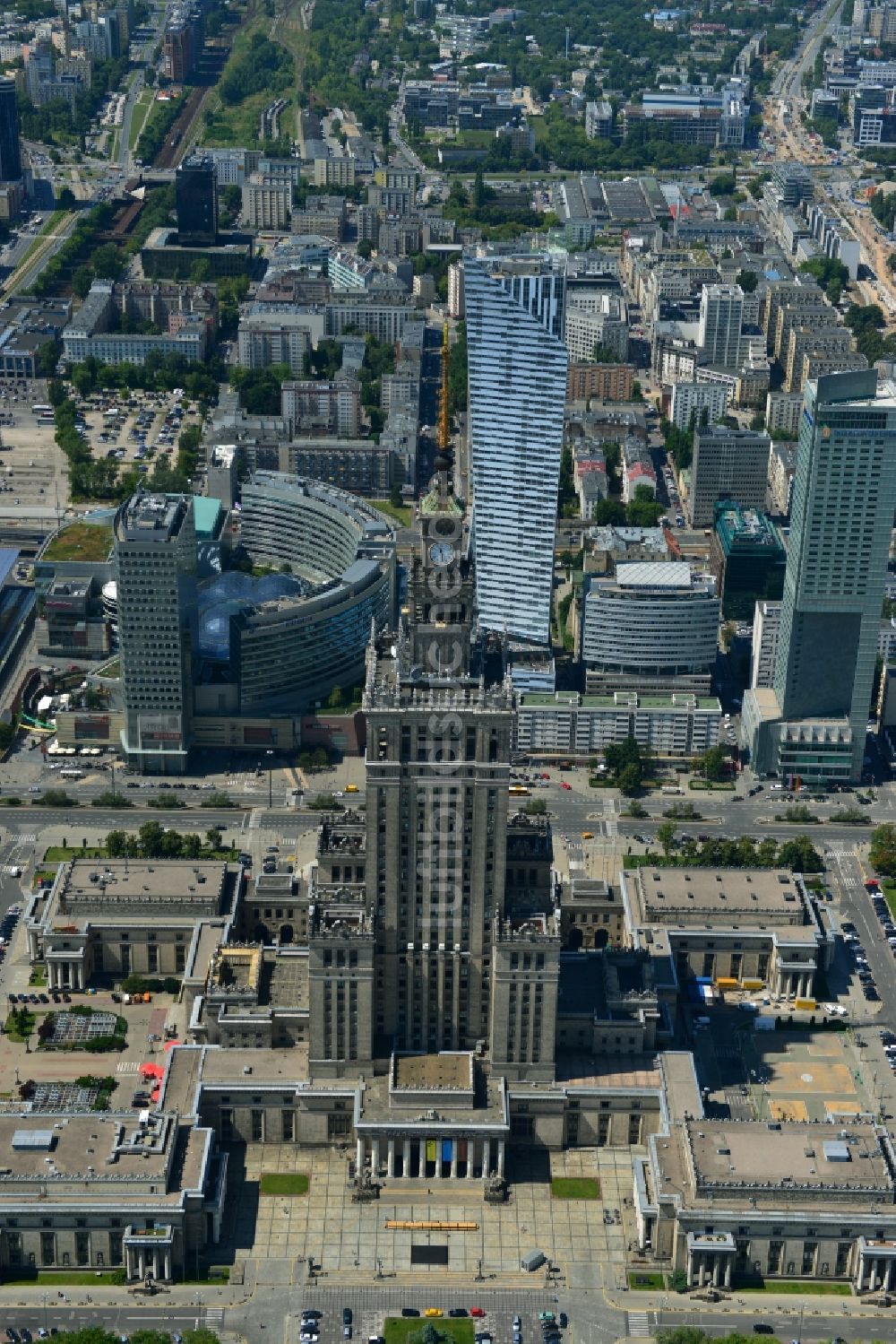 Luftaufnahme Warschau - Hochhaus- Gebäudekomplex des Kultur- und Wissenschaftspalast in Warschau in Polen