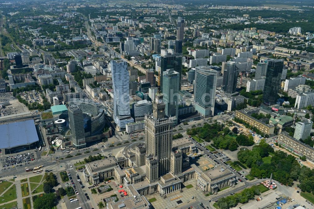 Warschau von oben - Hochhaus- Gebäudekomplex des Kultur- und Wissenschaftspalast in Warschau in Polen