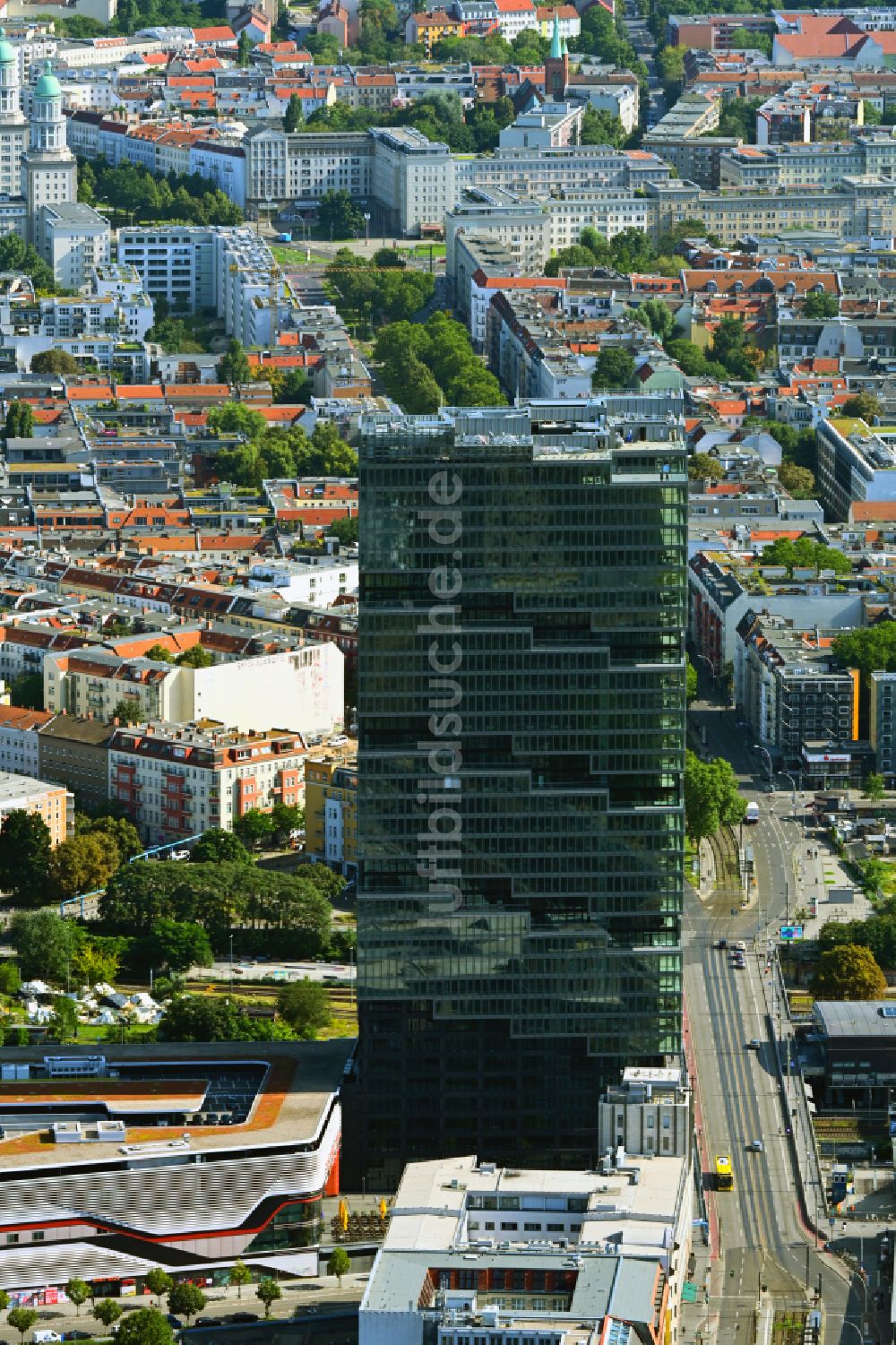 Berlin von oben - Hochhaus- Gebäudekomplexes EDGE East Side - Amazon Tower in Berlin, Deutschland