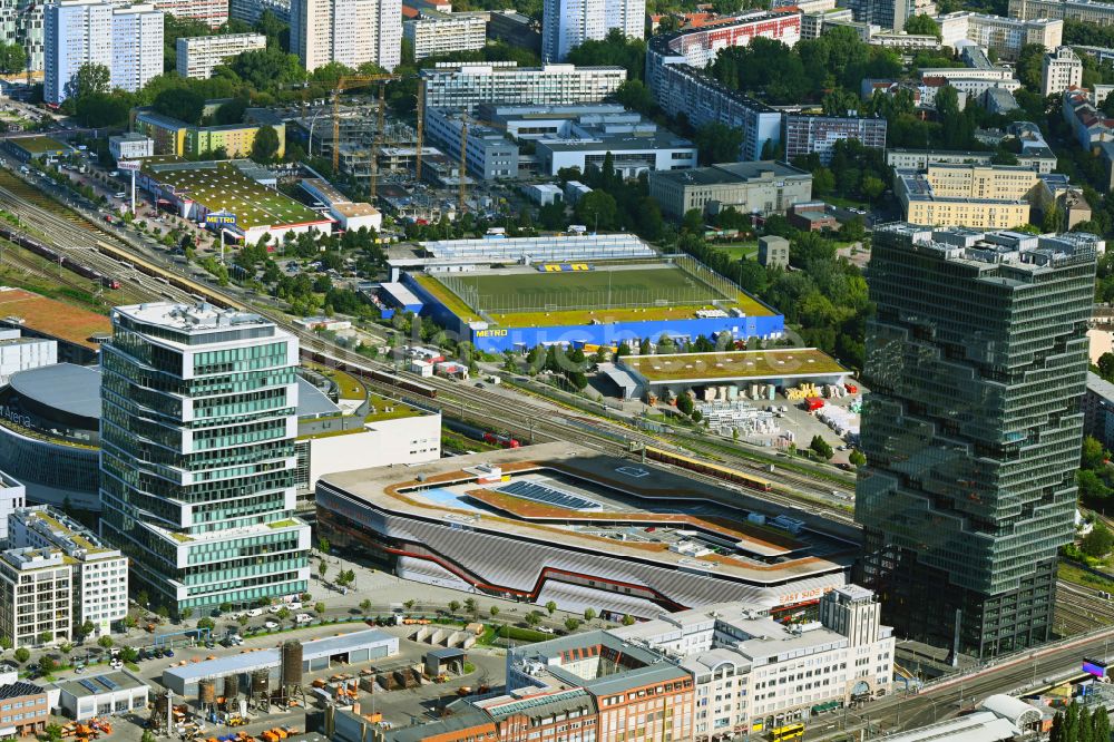 Luftbild Berlin - Hochhaus- Gebäudekomplexes EDGE East Side - Amazon Tower in Berlin, Deutschland