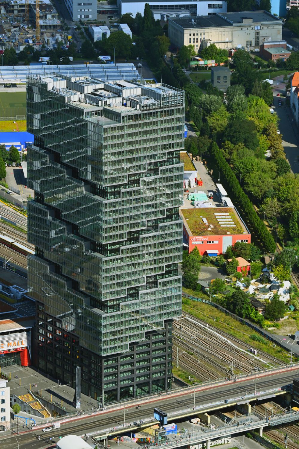 Berlin von oben - Hochhaus- Gebäudekomplexes EDGE East Side - Amazon Tower in Berlin, Deutschland