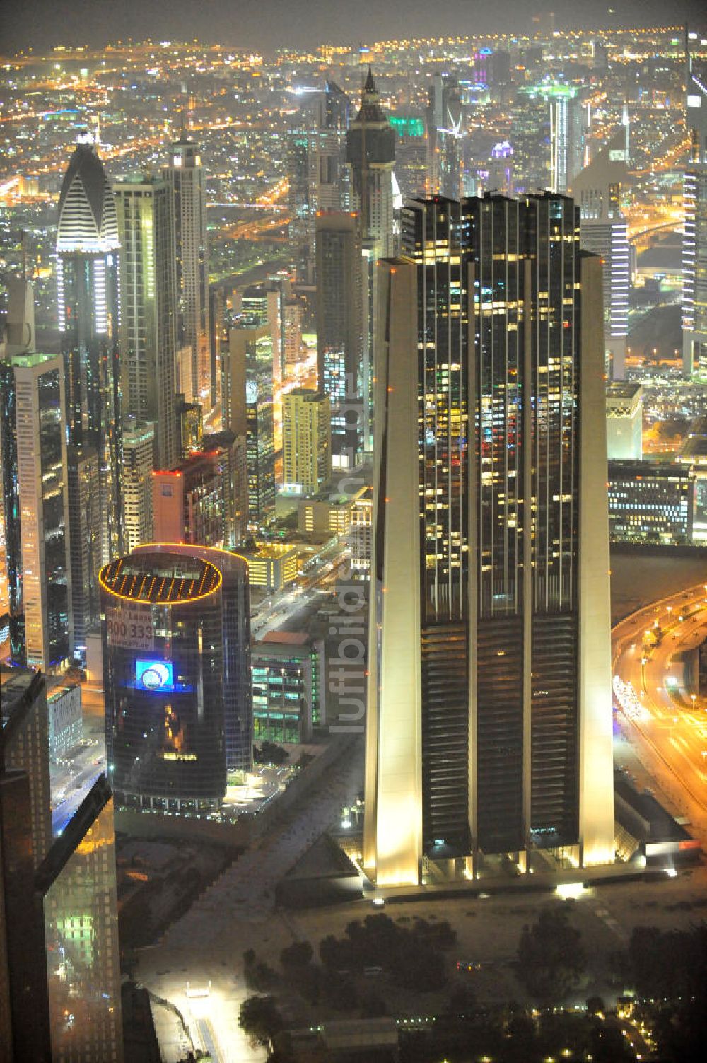 DUBAI / DUBAYY von oben - Hochhaus The Index Building im Dubai International Financial Centre