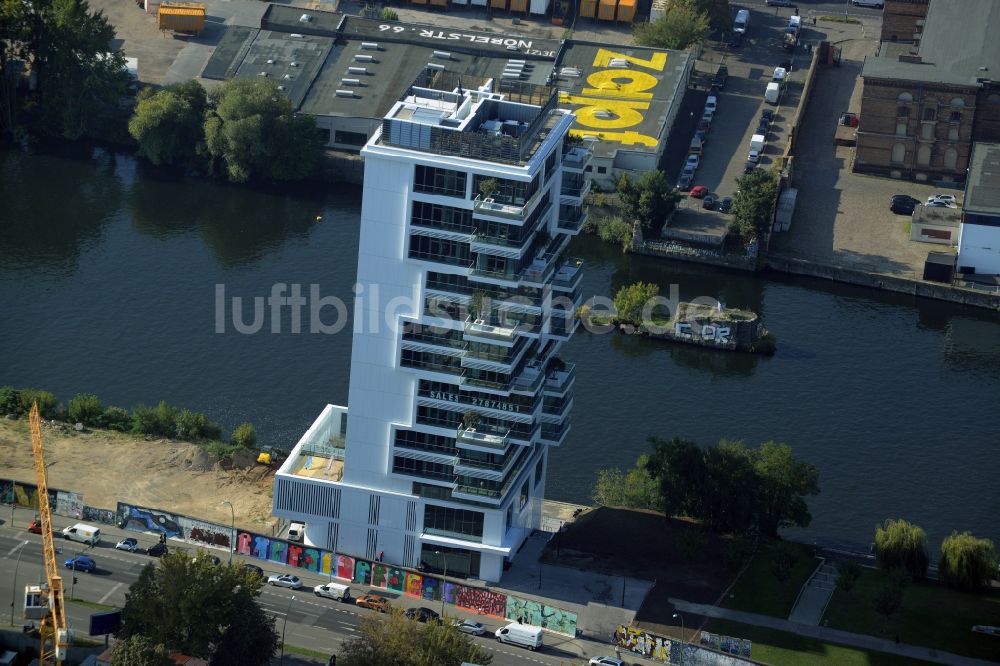 Berlin von oben - Hochhaus Living Levels am Spree- Ufer der Mühlenstraße in Berlin - Friedrichshain