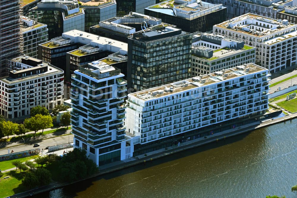 Berlin von oben - Hochhaus Living Levels am Spree- Ufer der Mühlenstraße in Berlin - Friedrichshain