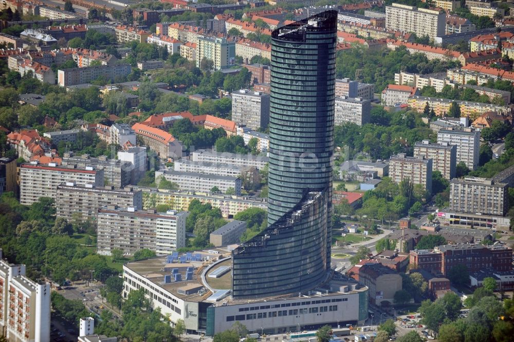 Wroclaw / Breslau aus der Vogelperspektive: Hochhaus Neubau Sky Tower in Breslau / Wroclaw