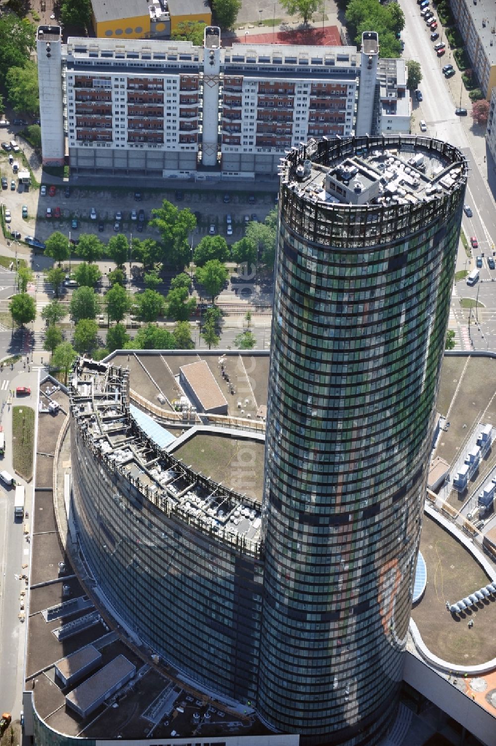 Wroclaw / Breslau aus der Vogelperspektive: Hochhaus Neubau Sky Tower in Breslau / Wroclaw