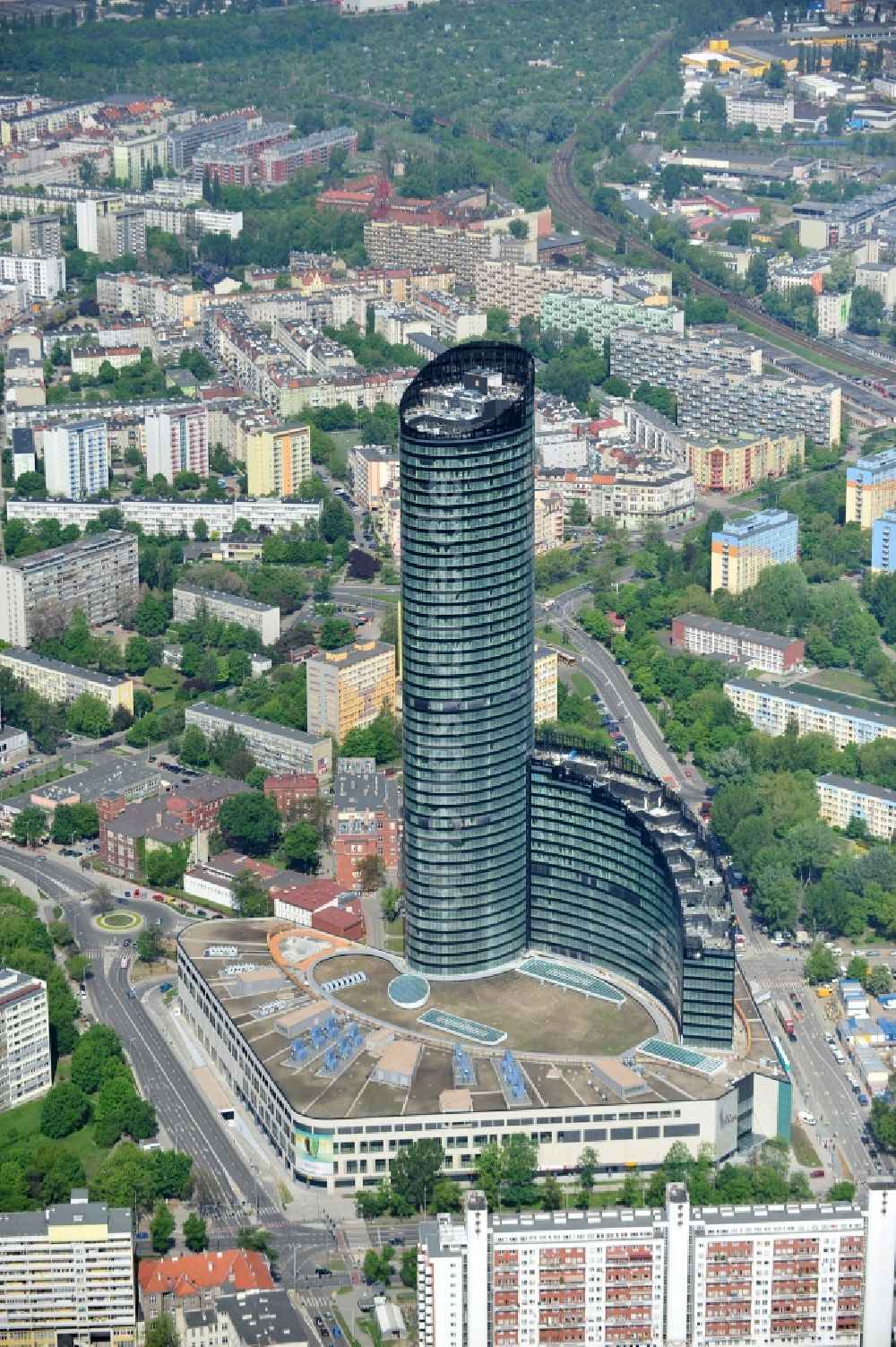 Wroclaw / Breslau aus der Vogelperspektive: Hochhaus Neubau Sky Tower in Breslau / Wroclaw