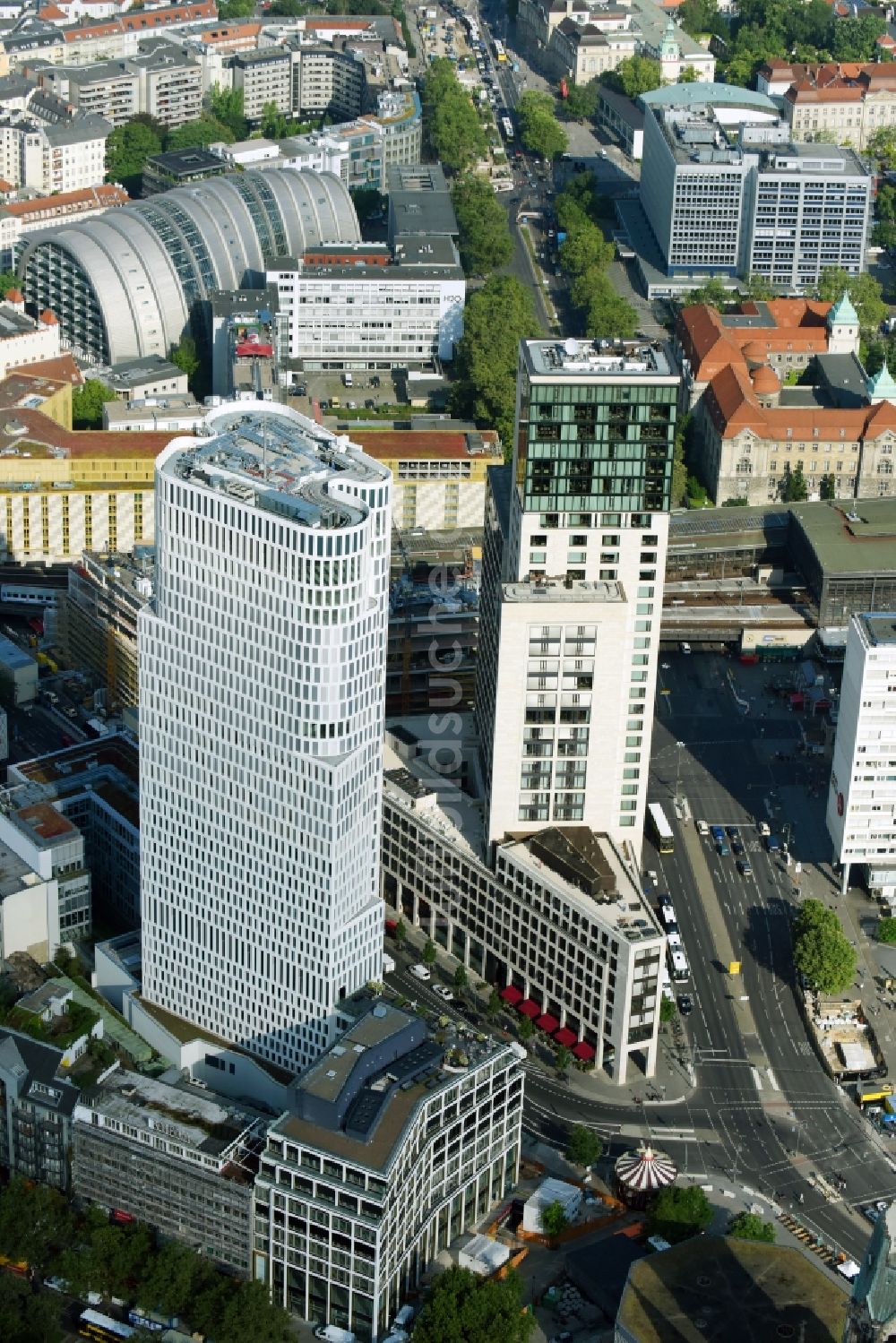 Luftaufnahme Berlin - Hochhaus-Neubau Upper West am Breitscheidplatz in Berlin- Charlottenburg