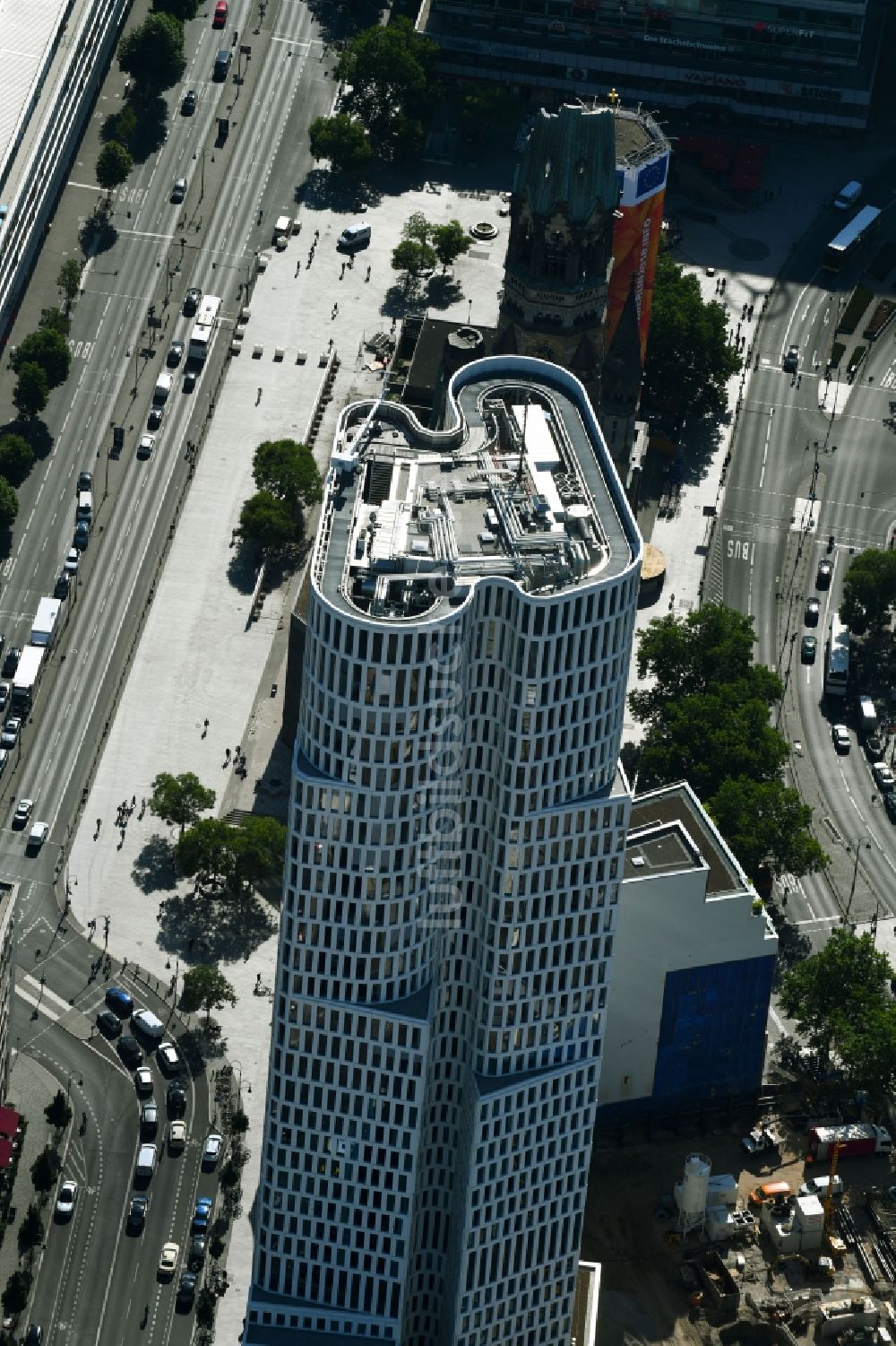 Berlin von oben - Hochhaus-Neubau Upper West am Breitscheidplatz in Berlin- Charlottenburg