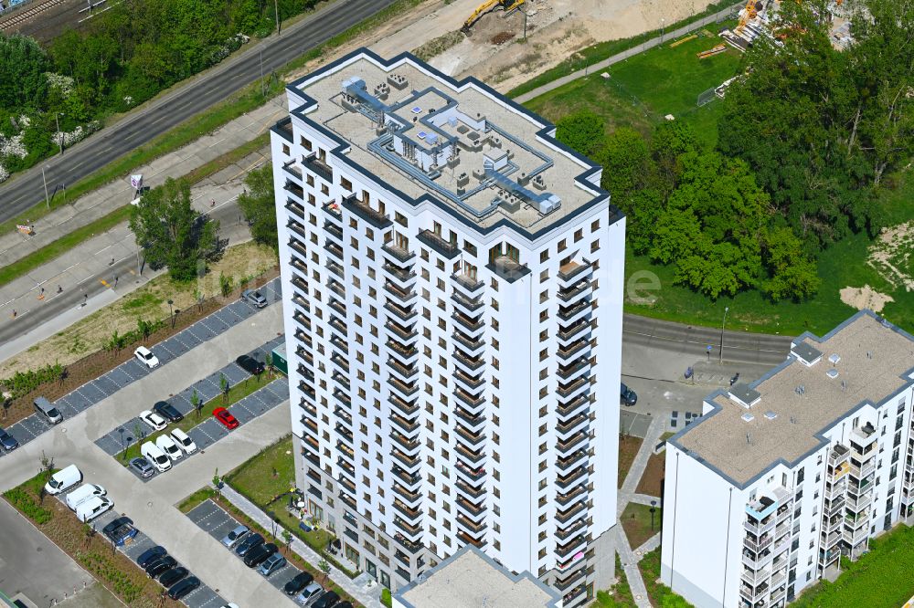 Berlin aus der Vogelperspektive: Hochhaus- Neubau Wuhletaler Fenster im Ortsteil Marzahn in Berlin, Deutschland