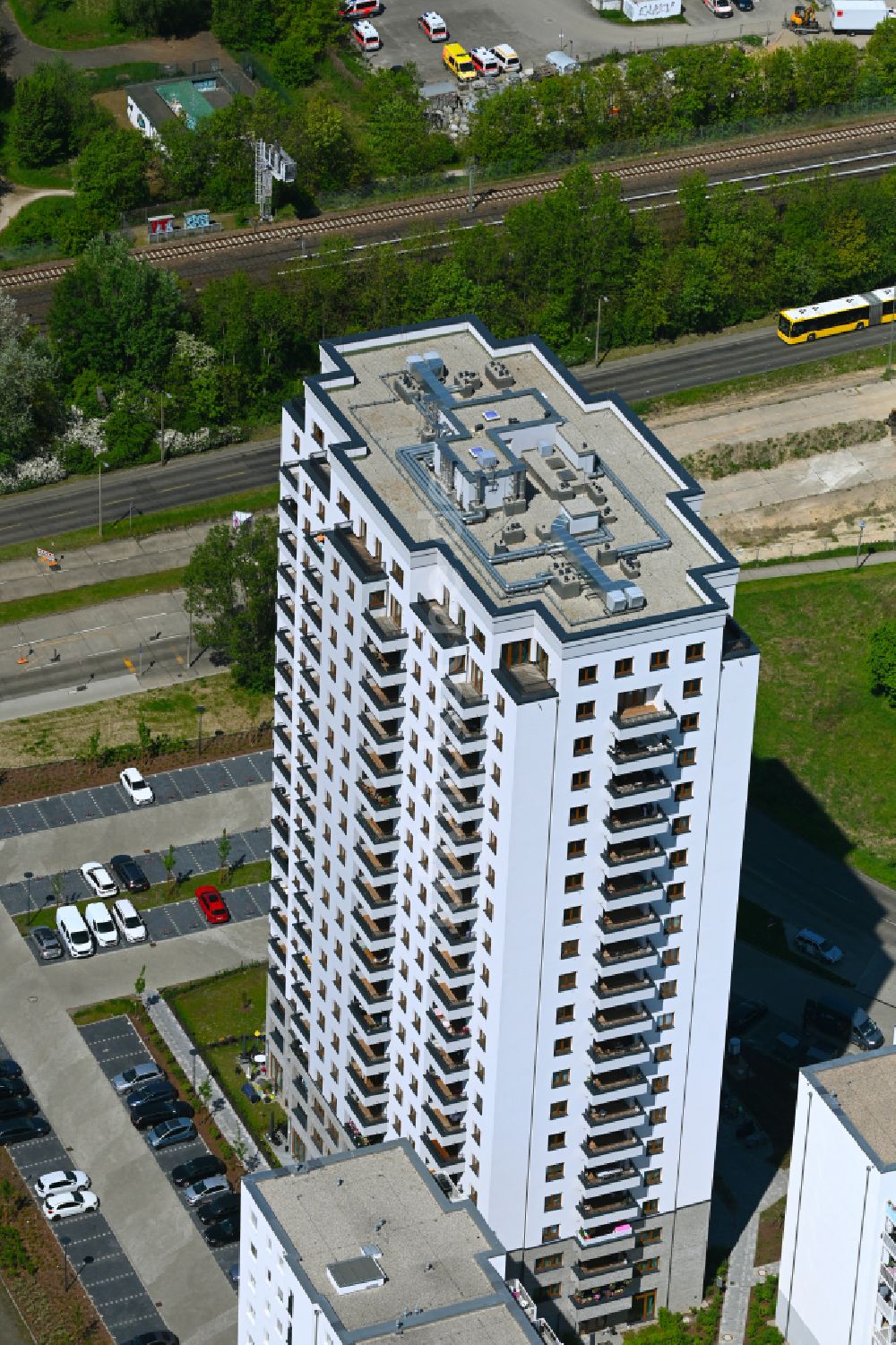 Luftbild Berlin - Hochhaus- Neubau Wuhletaler Fenster im Ortsteil Marzahn in Berlin, Deutschland