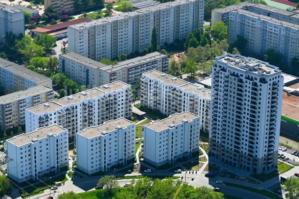 Luftaufnahme Berlin - Hochhaus- Neubau Wuhletaler Fenster im Ortsteil Marzahn in Berlin, Deutschland