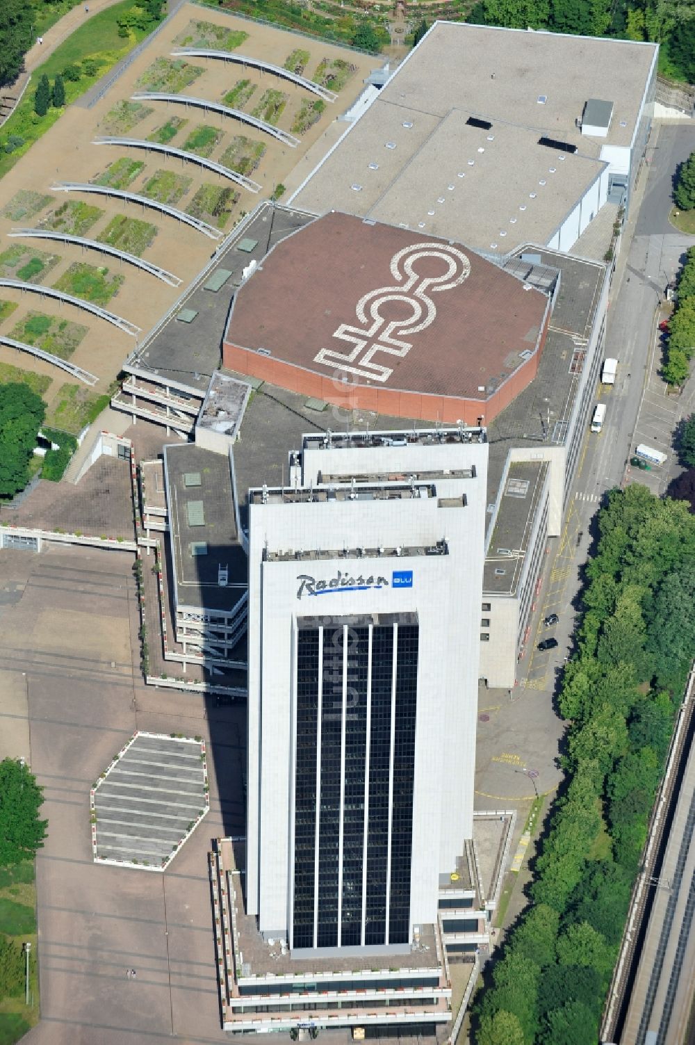 Luftbild Hamburg - Hochhaus des Radisson Blu Hotel Hamburg