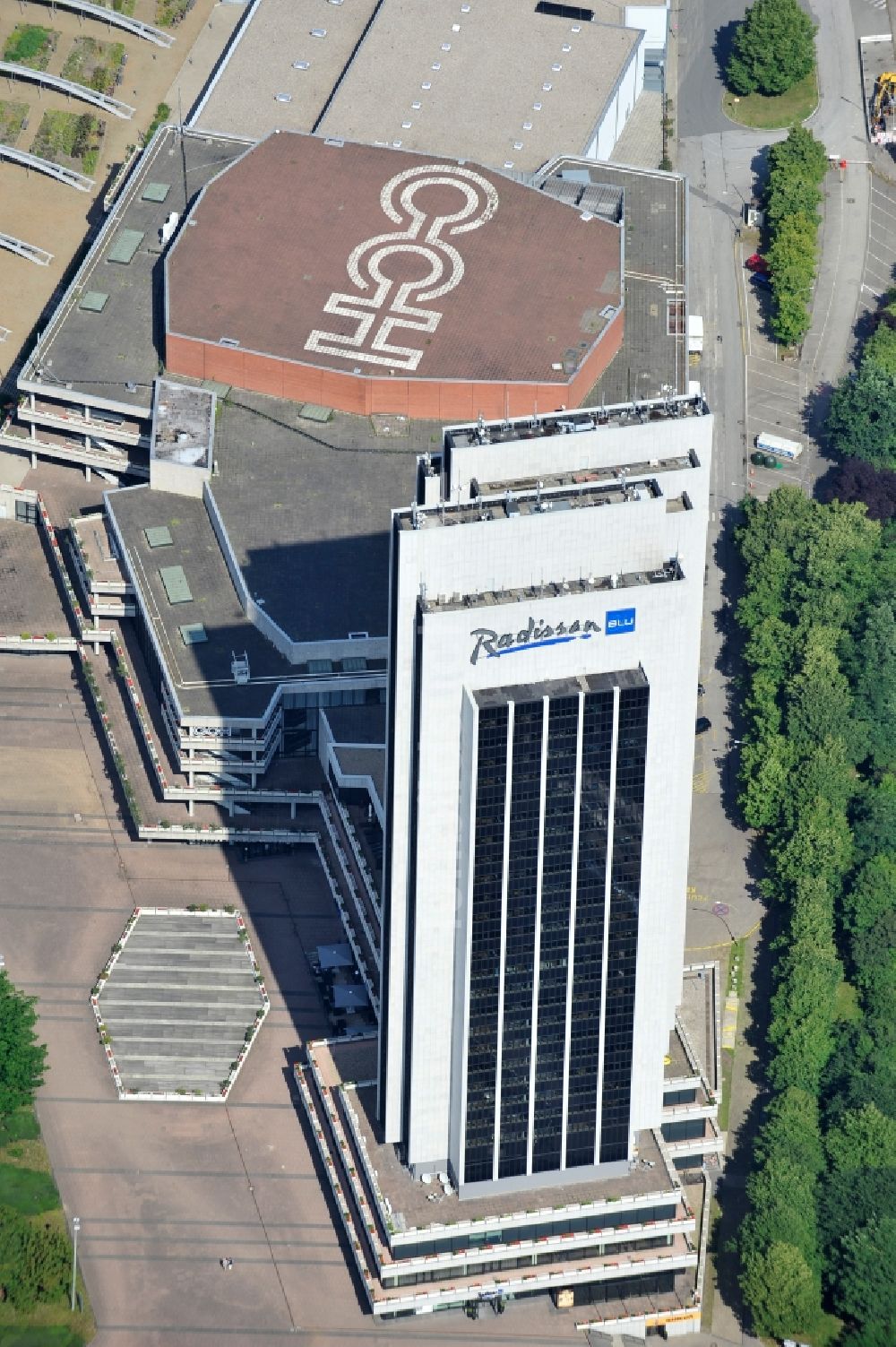 Luftaufnahme Hamburg - Hochhaus des Radisson Blu Hotel Hamburg