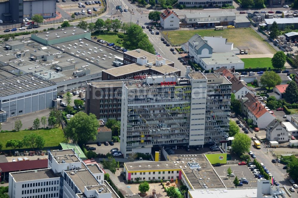 Luftaufnahme Frankfurt am Main - Hochhaus der Robert Bosch GmbH im Industrie- und Gewerbegebiet Rödelsheim in Frankfurt am Main im Bundesland Hessen