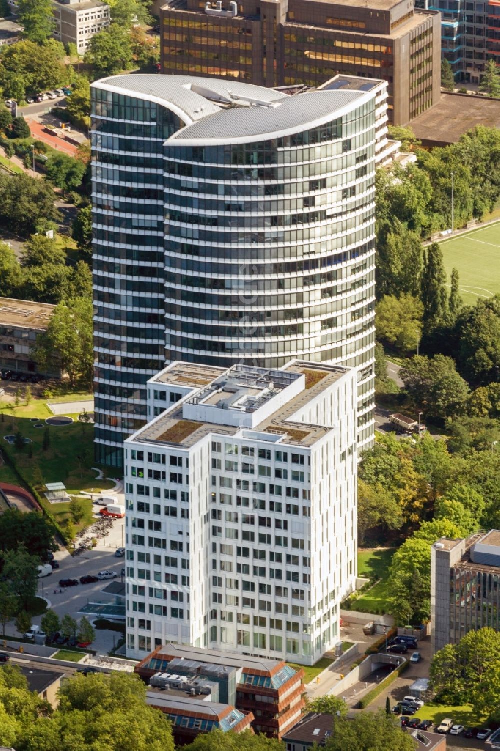 Düsseldorf von oben - Hochhaus Sky-Office in Düsseldorf im Bundesland Nordrhein-Westfalen