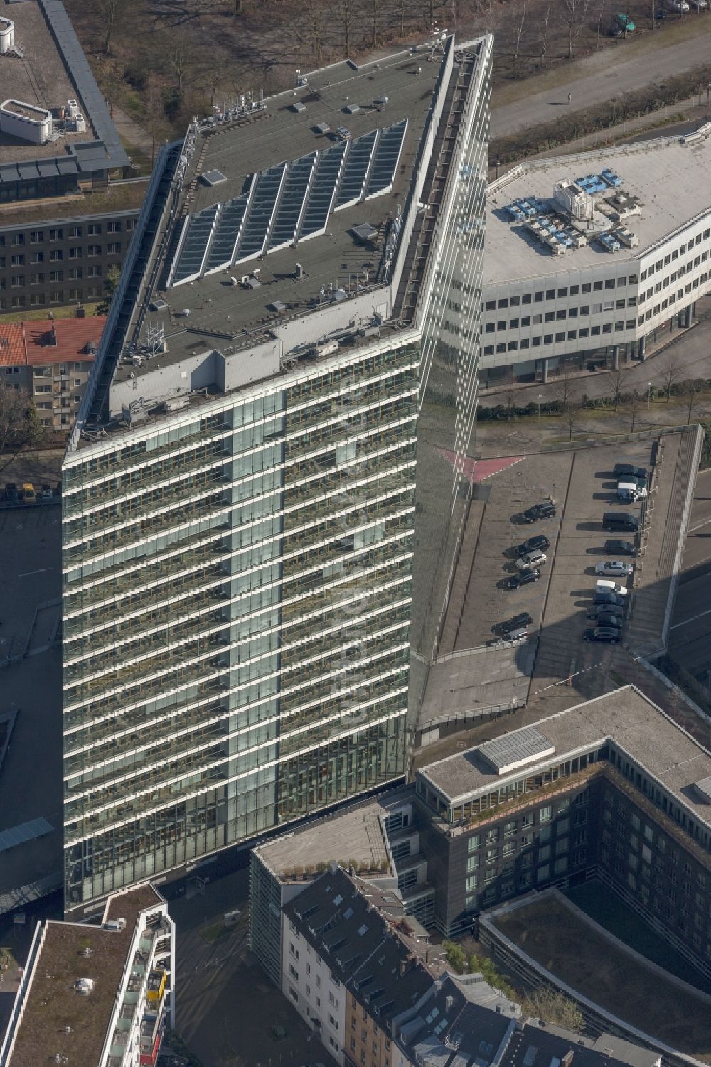 Luftaufnahme Düsseldorf - Hochhaus Stadttor in Düsseldorf im Bundesland Nordrhein-Westfalen