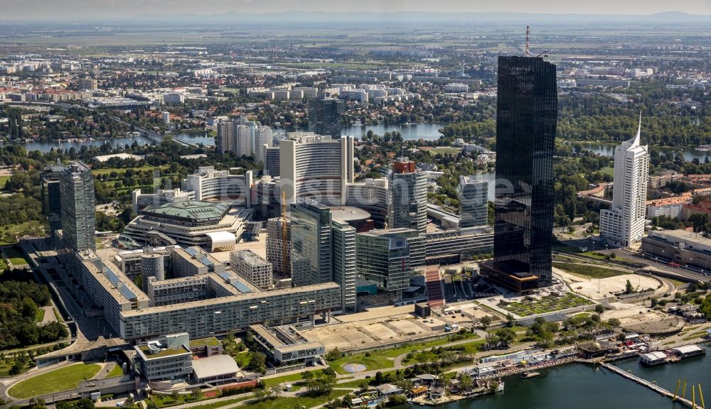 Wien von oben - Hochhaus Tech Gate Vienna der Wirtschafts- und Technologie GmbH im Austria Center Wien in Österreich